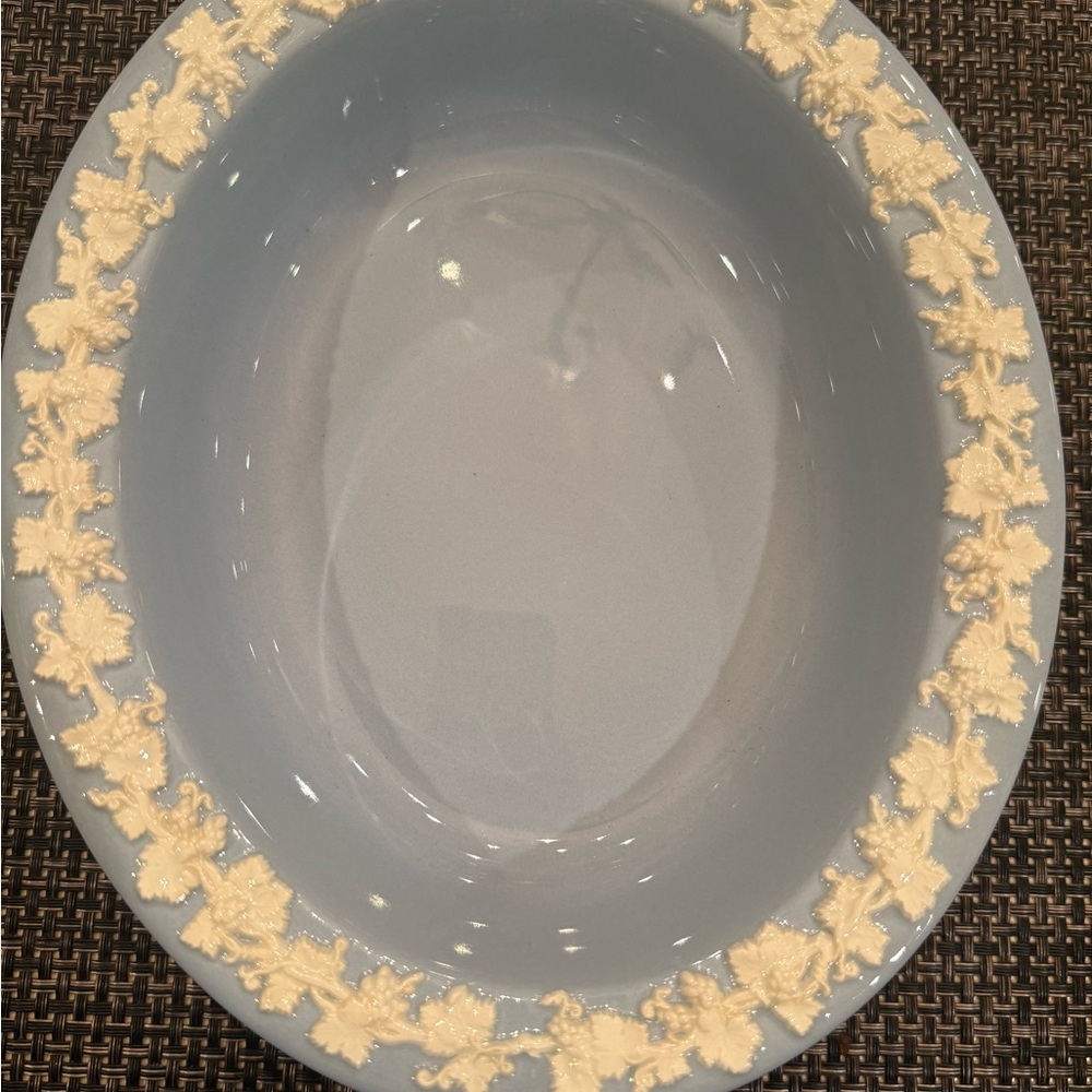 Wedgwood Queensware of Etruria Oval Serving Dish approx 10” x 8.5”.